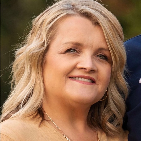 Meet your Posher, Renee - Picture 1 of 1